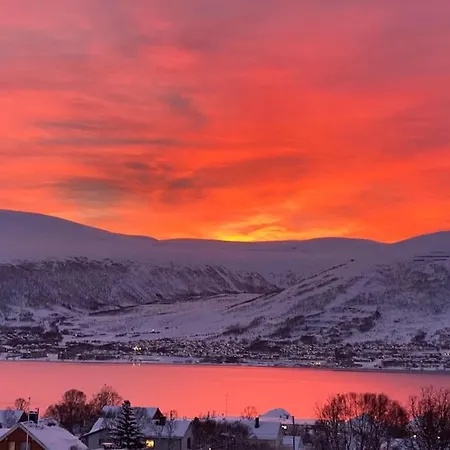 Arctic Retreat - Lovely Surrounded By Spectacular Nature Lejlighed